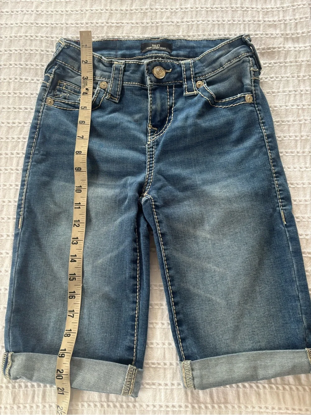 True Religion Riley Medium Wash Knee Length Shorts Size 25 - Picture 5 of 5